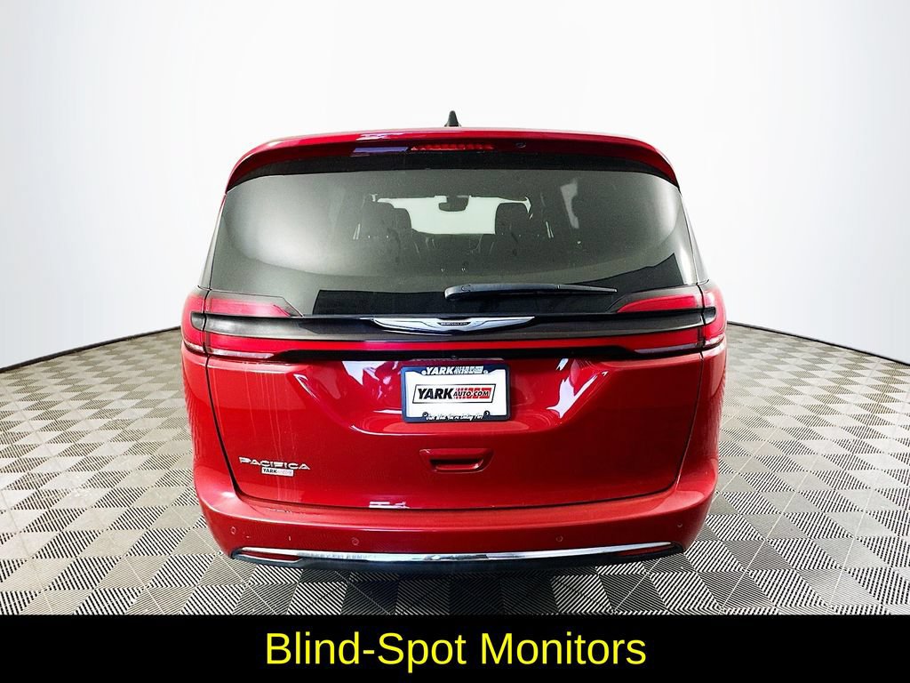 Used 2025 Chrysler Pacifica Select FWD image 9