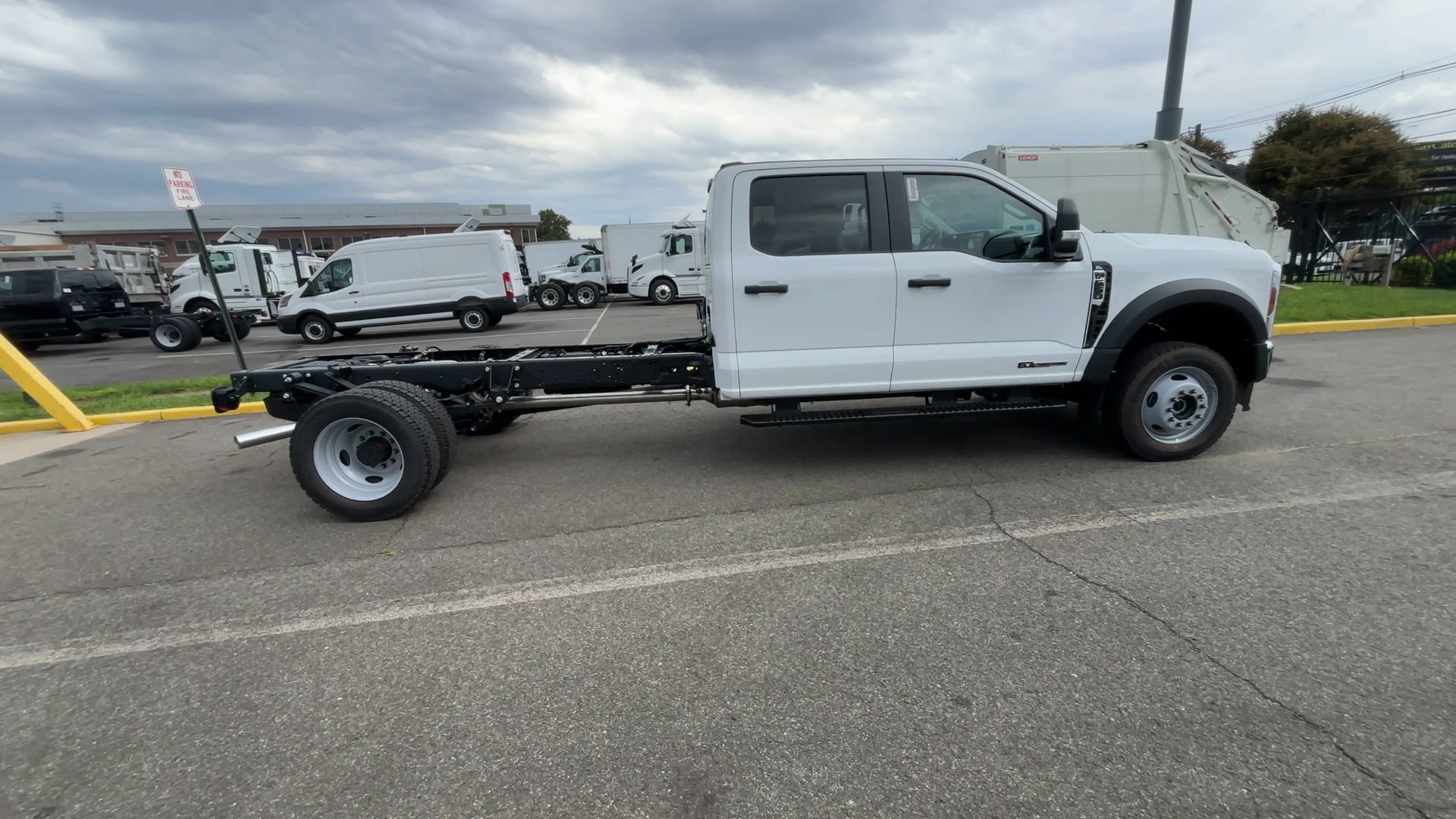 New 2026 Ford F550 4x4 Crew Cab image 9