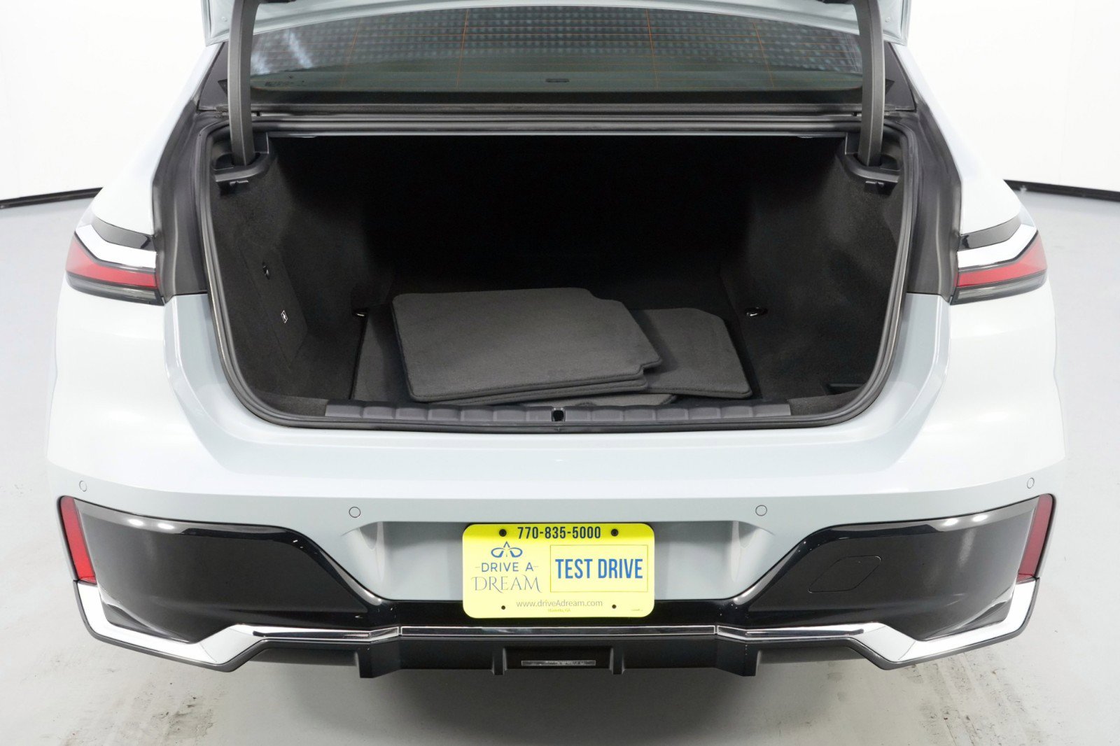 Used 2023 BMW i7 xDrive60 w/ Executive Package 2 image 10