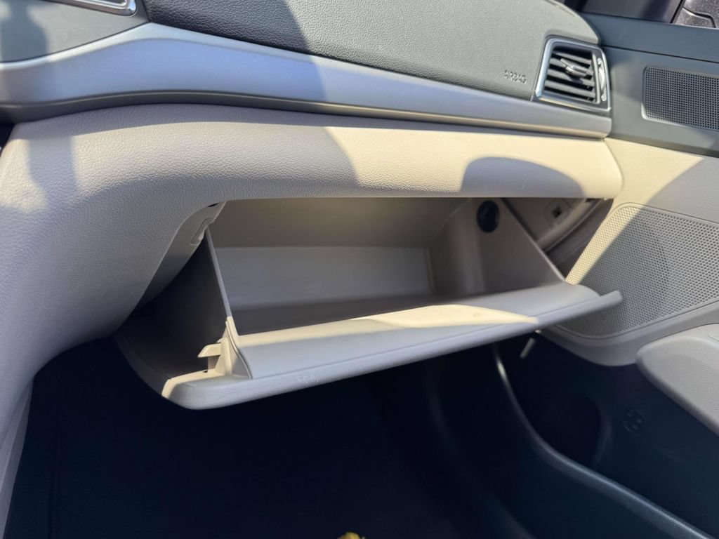 Used 2017 Hyundai Elantra SE FWD image 33
