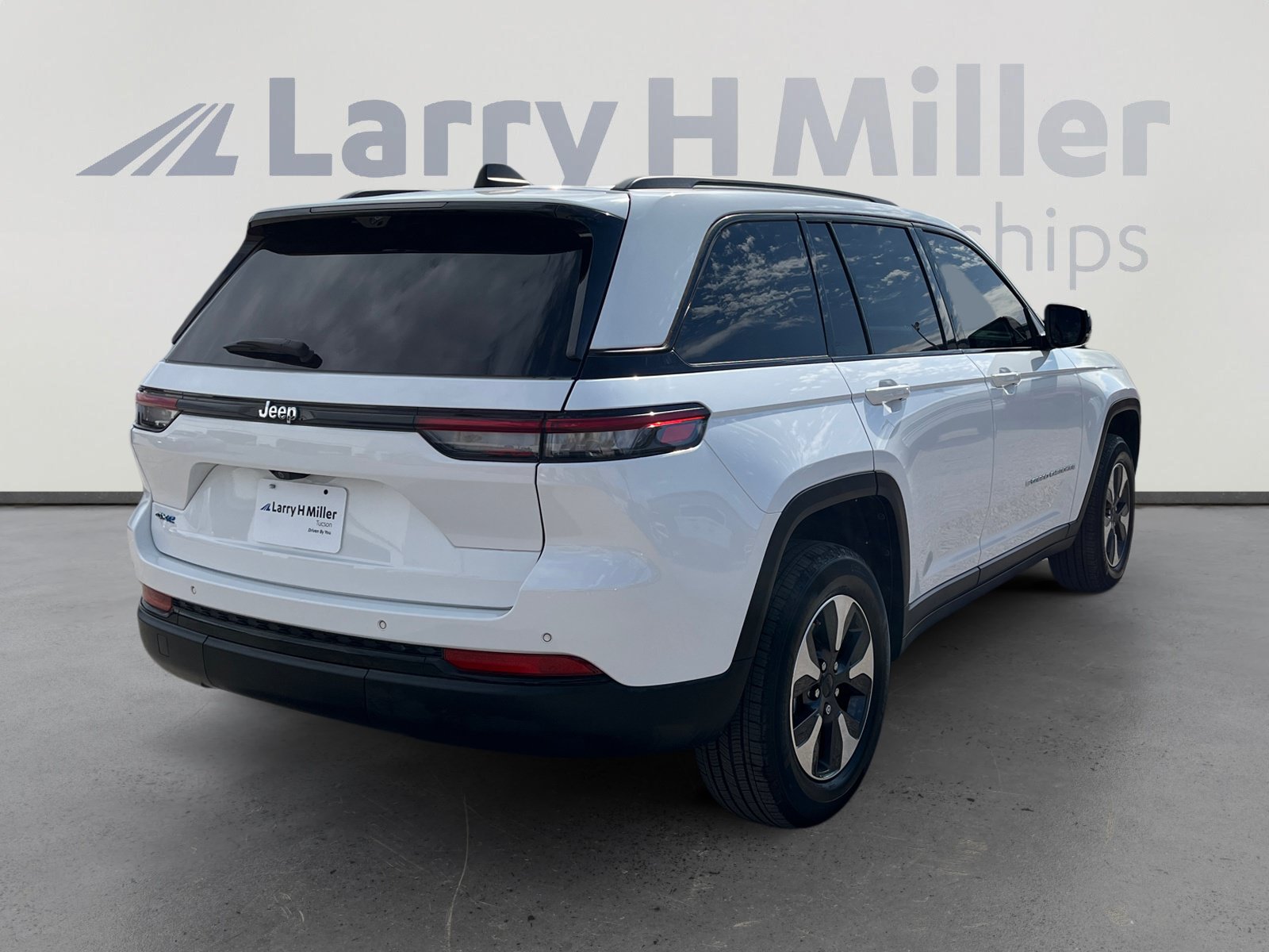 Certified 2022 Jeep Grand Cherokee Limited 4xe w/ Luxury Tech Group II AWD/4WD image 5