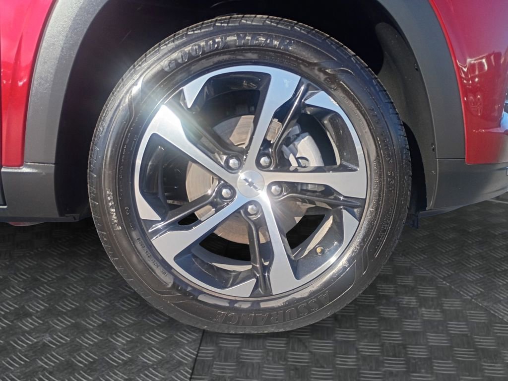 Used 2025 Chevrolet Trax RS w/ Driver Confidence Package image 23