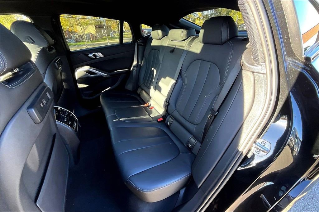 Used 2022 BMW X6 xDrive40i w/ M Sport Package AWD/4WD image 25