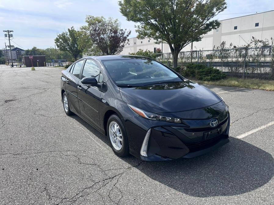 Used 2022 Toyota Prius Prime LE image 2