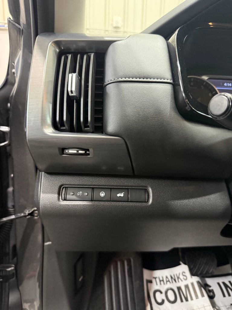 Used 2025 Nissan Pathfinder SL FWD image 10