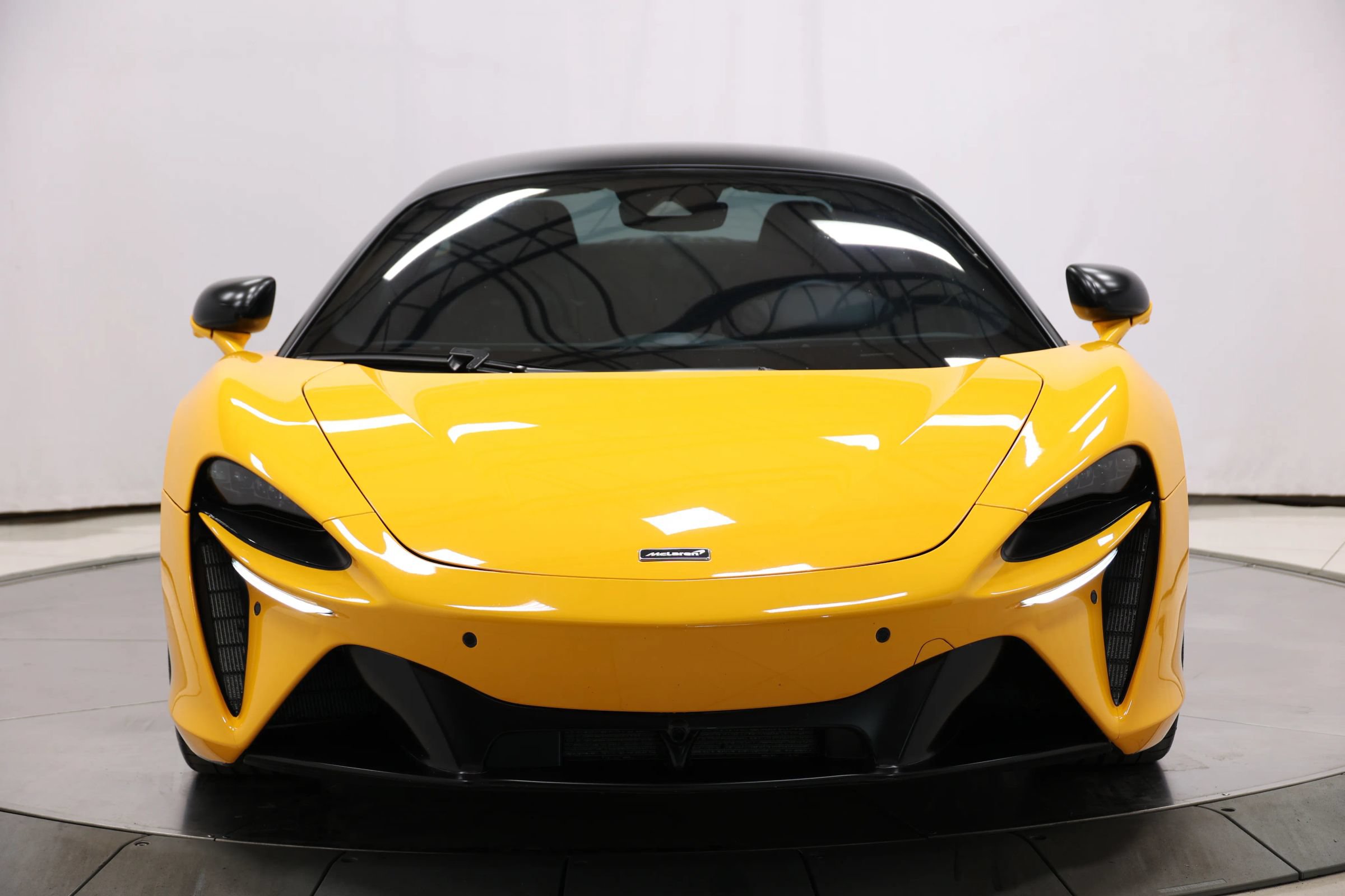 Used 2023 McLaren Artura RWD image 88