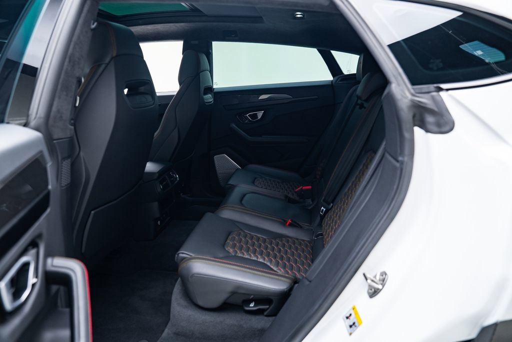 Used 2022 Lamborghini Urus image 24