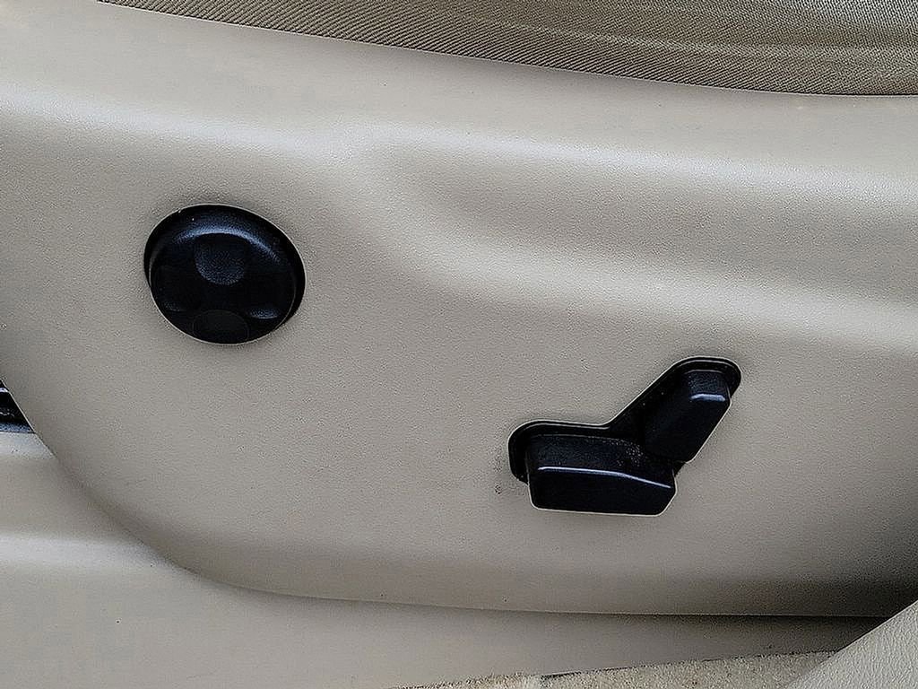 Used 2019 Jeep Grand Cherokee Overland image 32