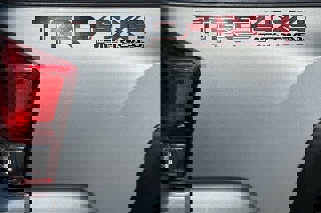 Used 2016 Toyota Tacoma TRD Off-Road w/ Premium & Technology Package image 29