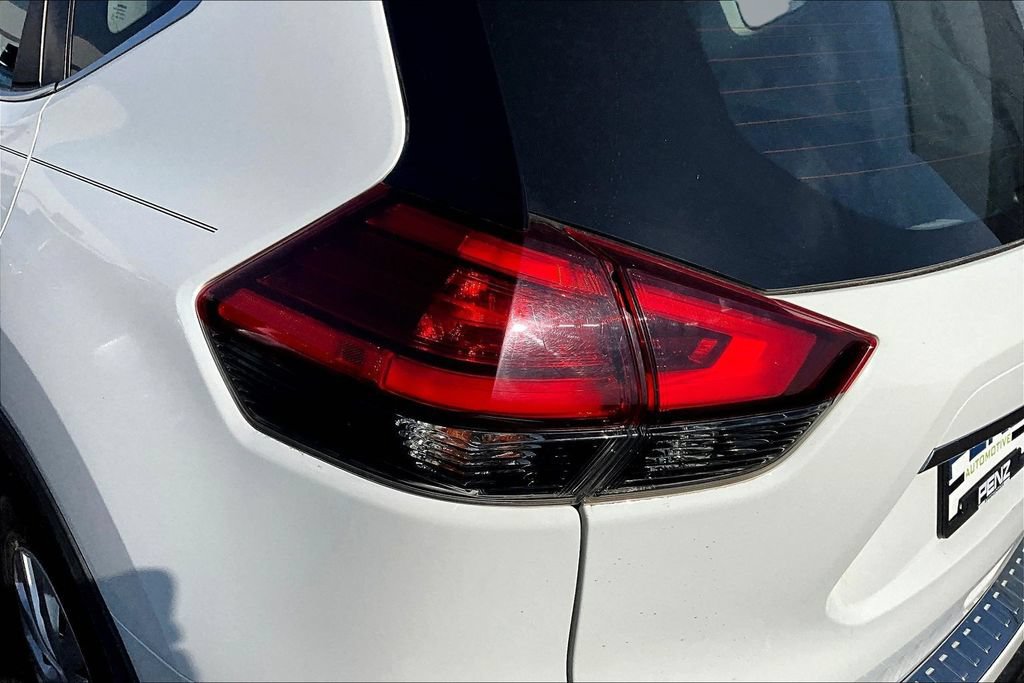 Used 2017 Nissan Rogue S AWD/4WD image 17