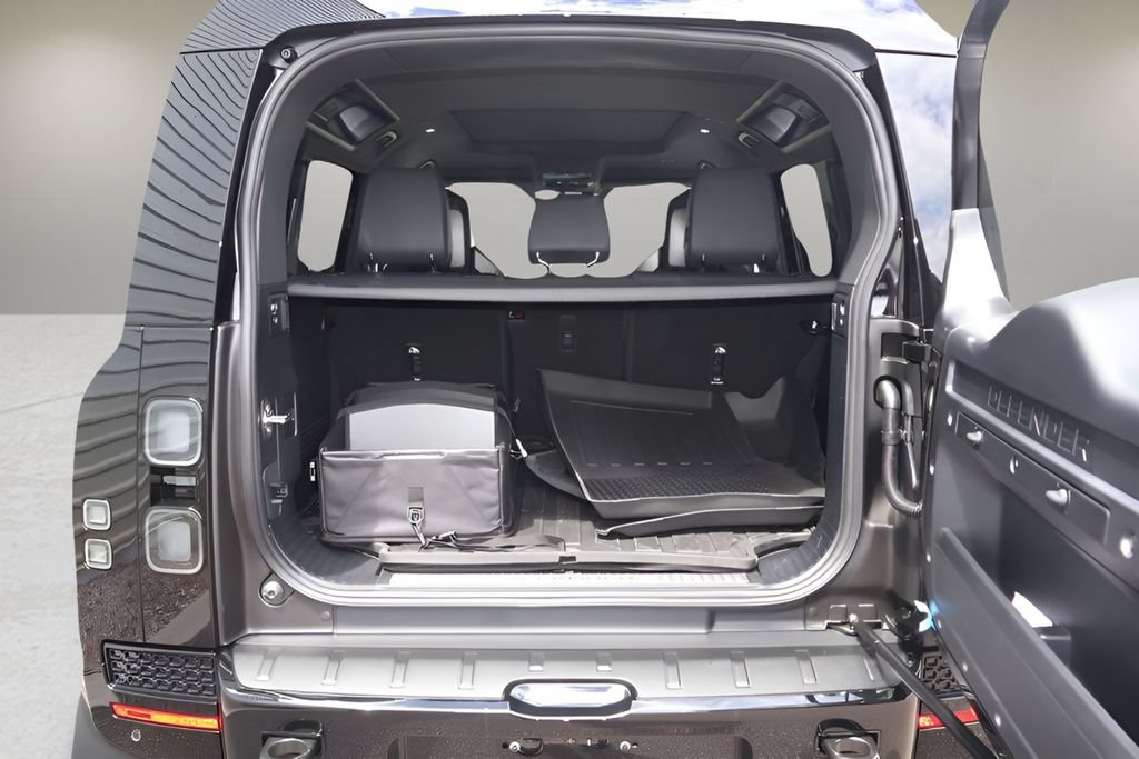 New 2026 Land Rover Defender 110 OCTA AWD/4WD image 15