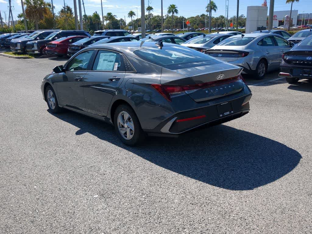 New 2026 Hyundai Elantra SE FWD image 4