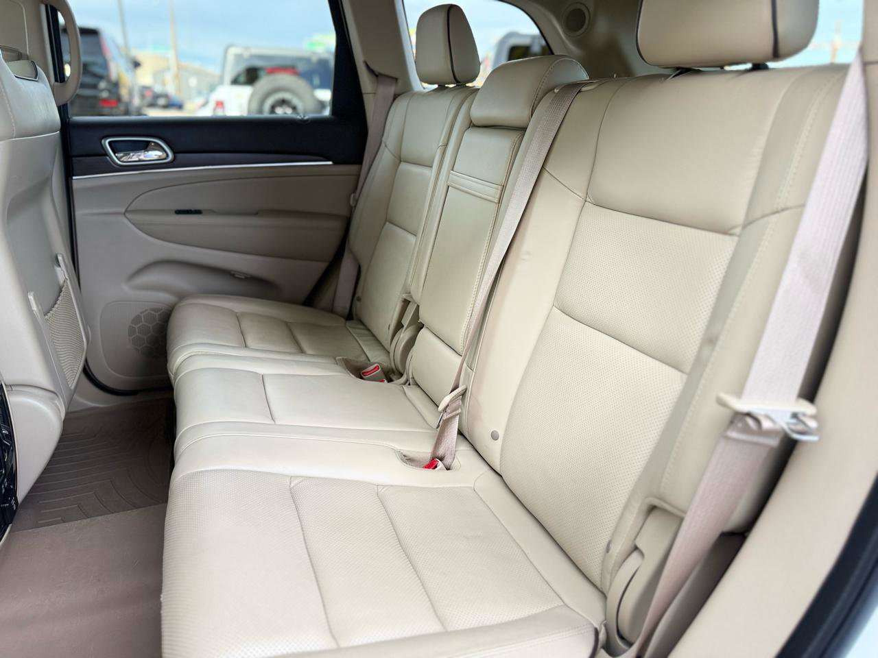 Used 2018 Jeep Grand Cherokee Overland AWD/4WD image 12