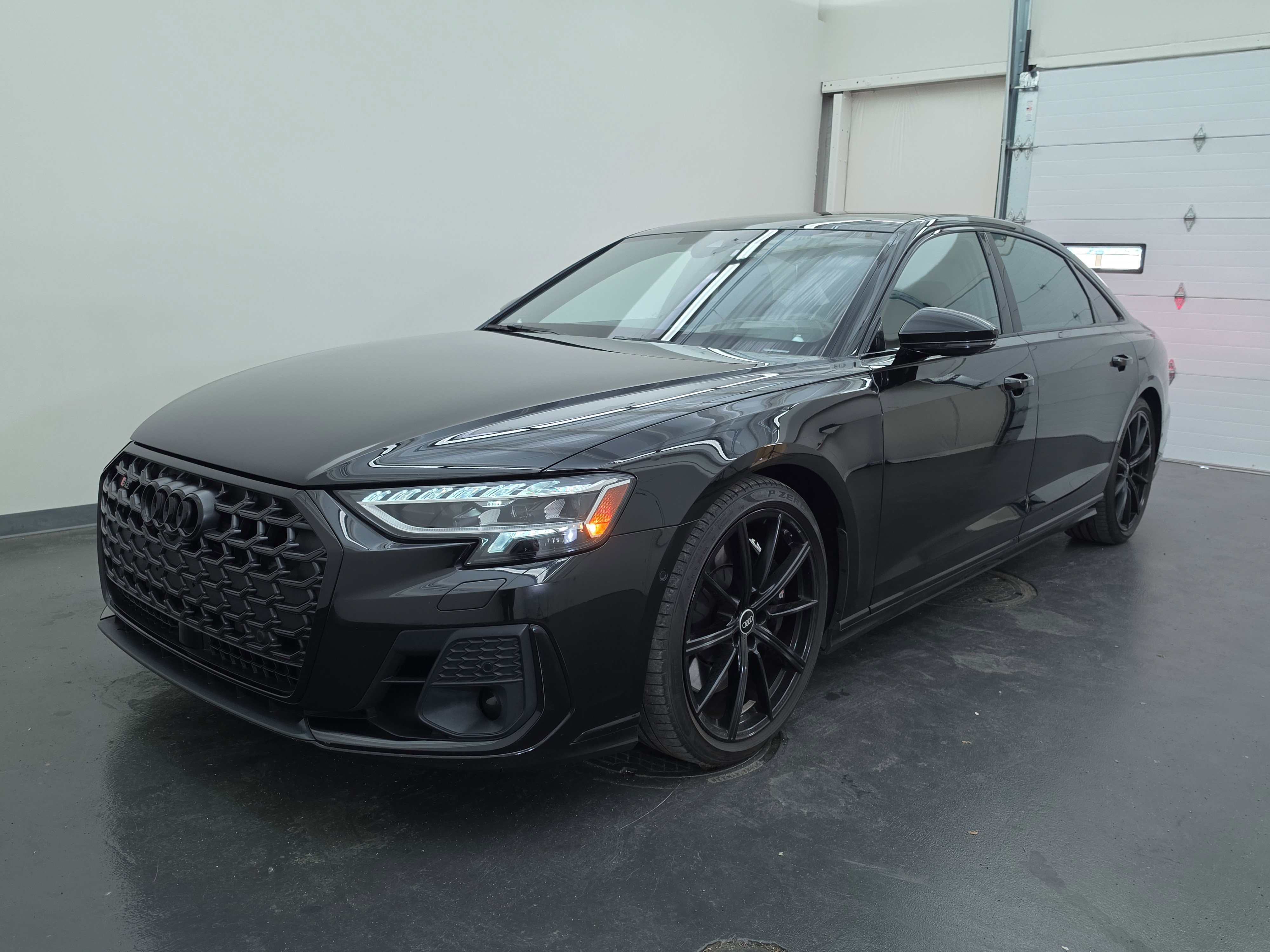 Used 2022 Audi S8 w/ S8 Comfort Plus Package AWD/4WD image 7