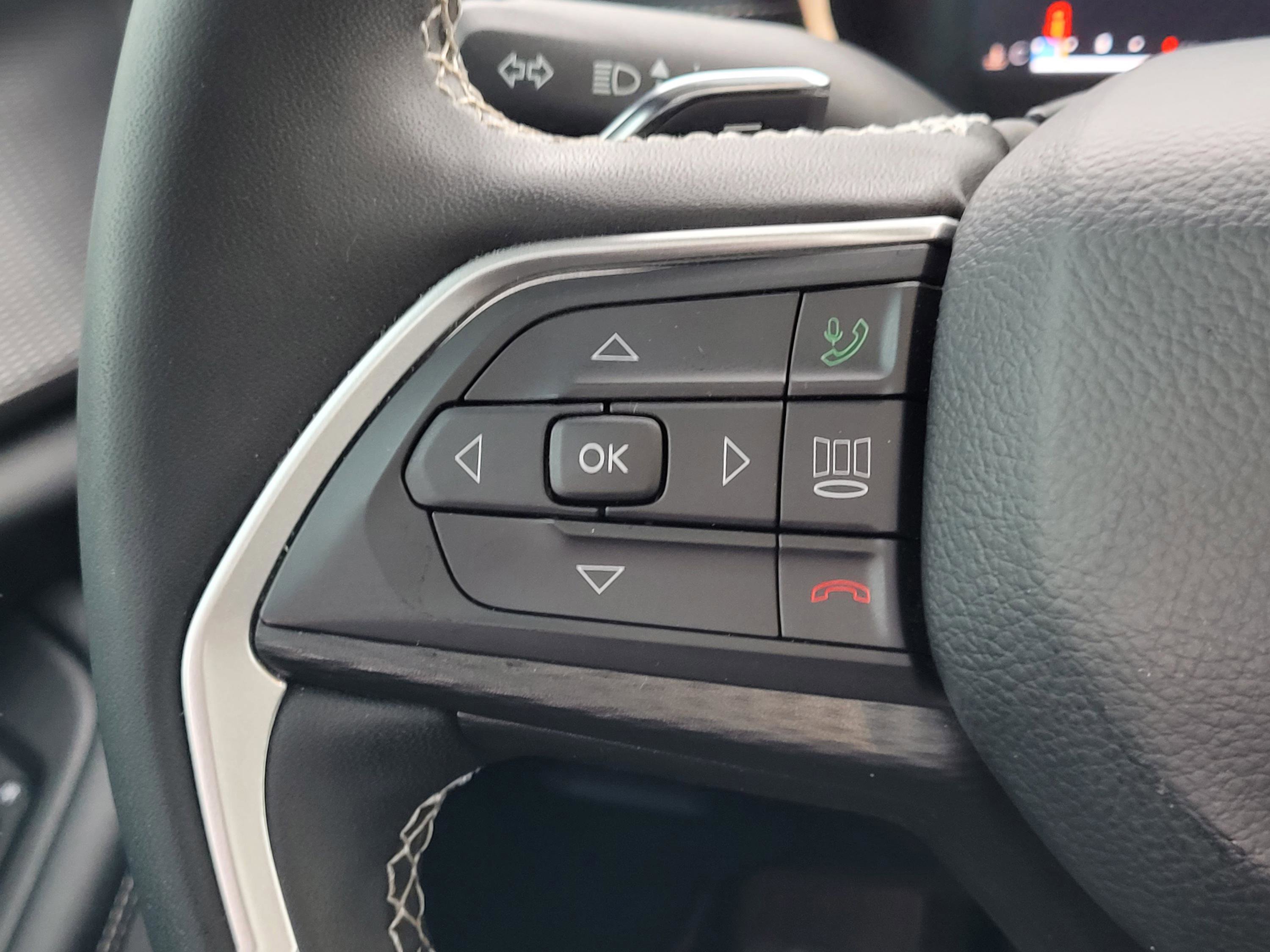 Used 2025 Jeep Grand Cherokee Laredo X image 14