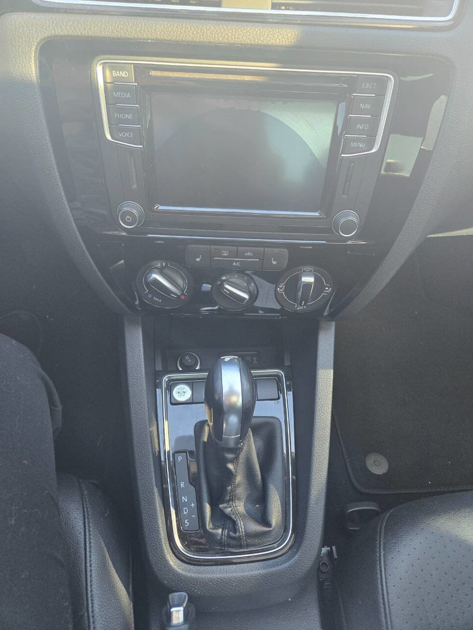 Used 2016 Volkswagen Jetta SEL w/ Lighting Package image 4