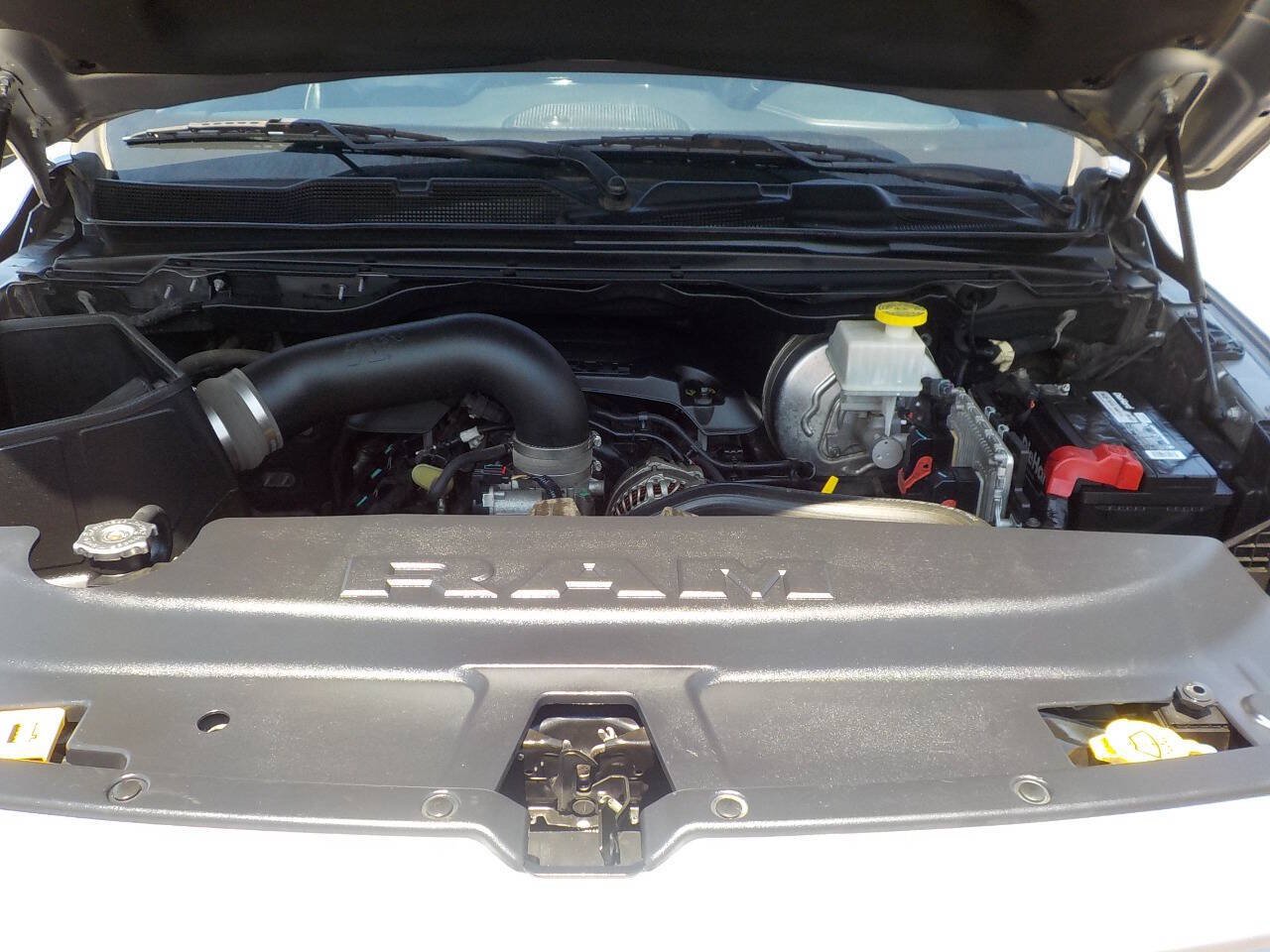 Used 2019 RAM 1500 Laramie w/ Sport Appearance Package AWD/4WD image 32