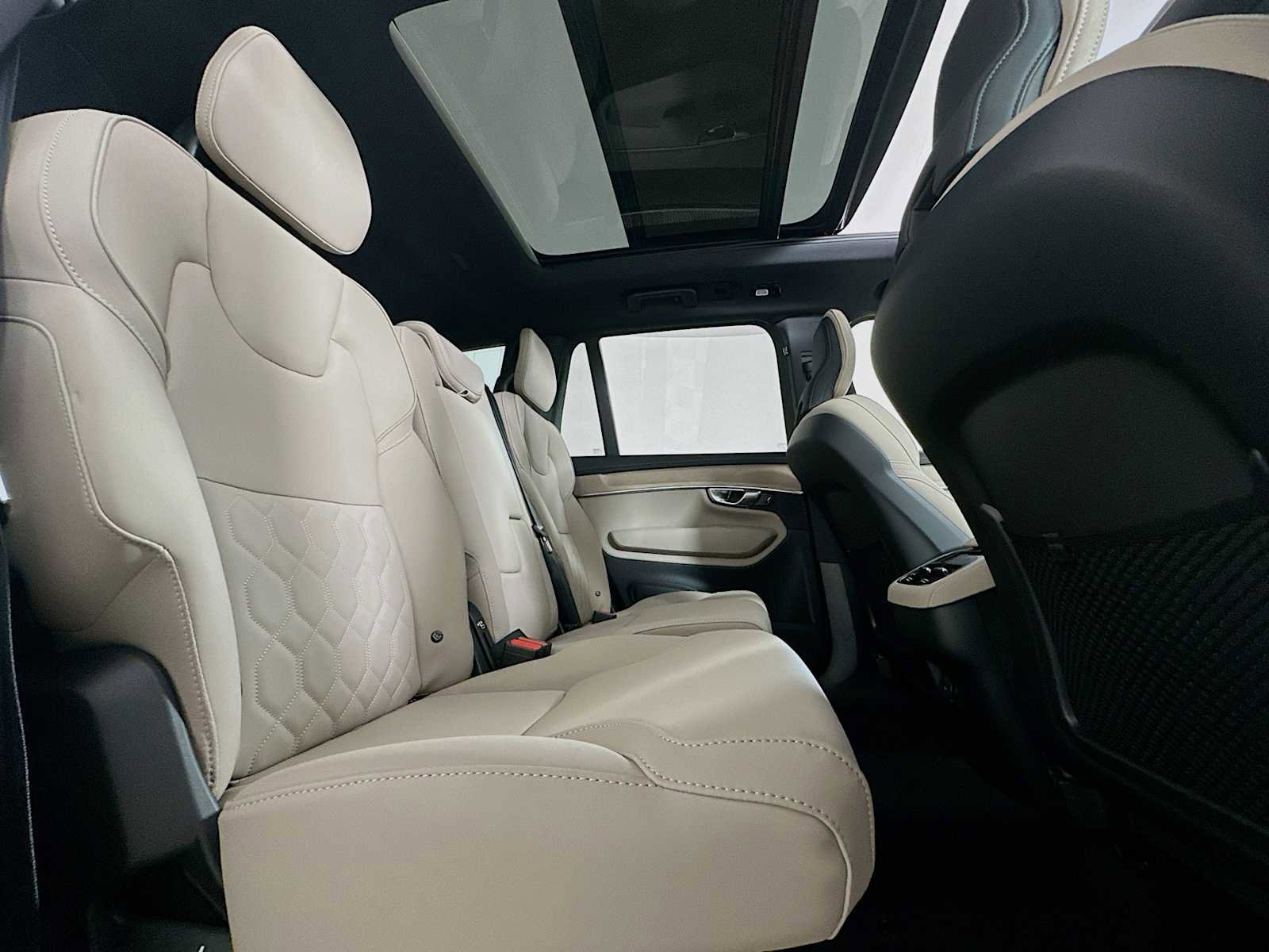 New 2026 Volvo XC90 B5 Plus image 27