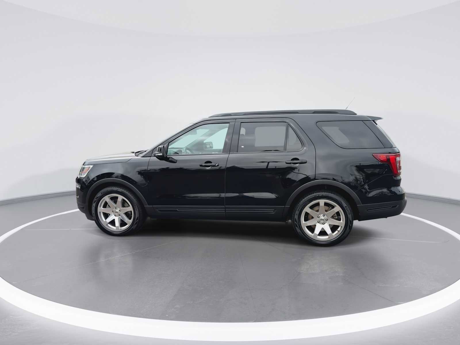 Used 2018 Ford Explorer Sport w/ Equipment Group 401A AWD/4WD image 5