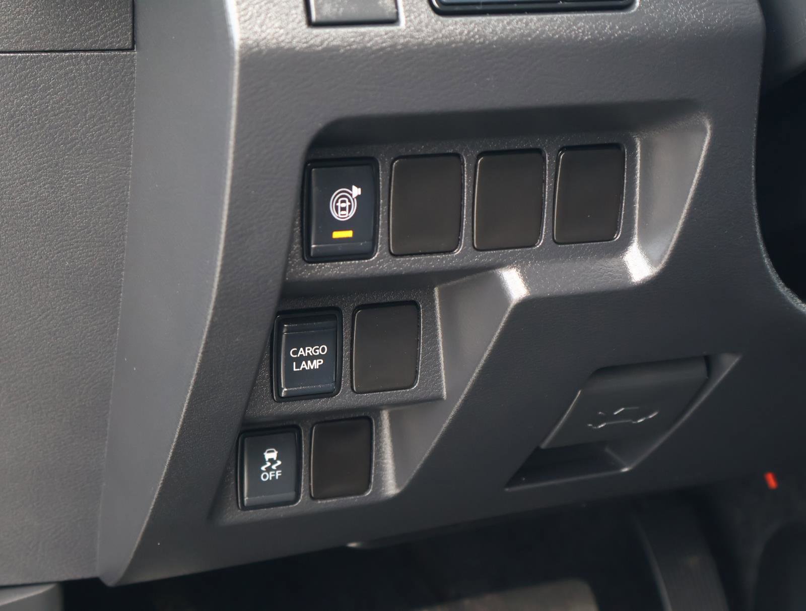 Used 2025 Nissan Frontier SV image 23