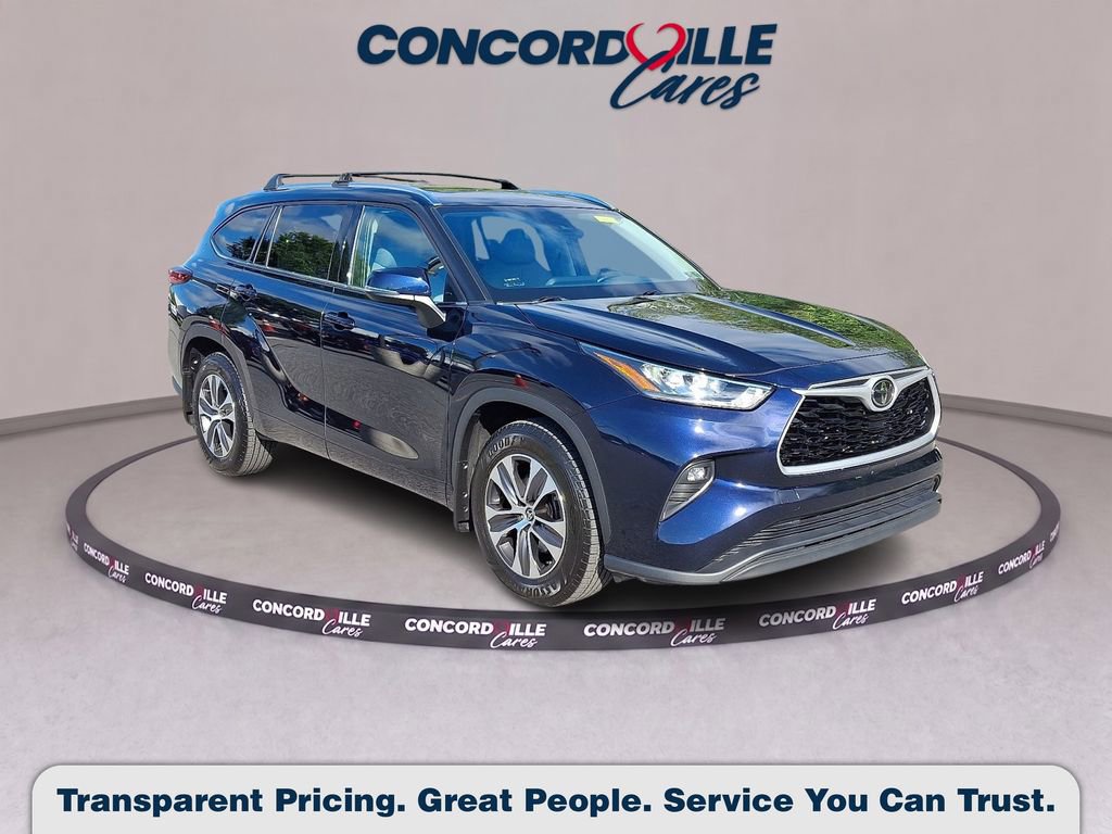 Used 2020 Toyota Highlander XLE AWD/4WD image 1