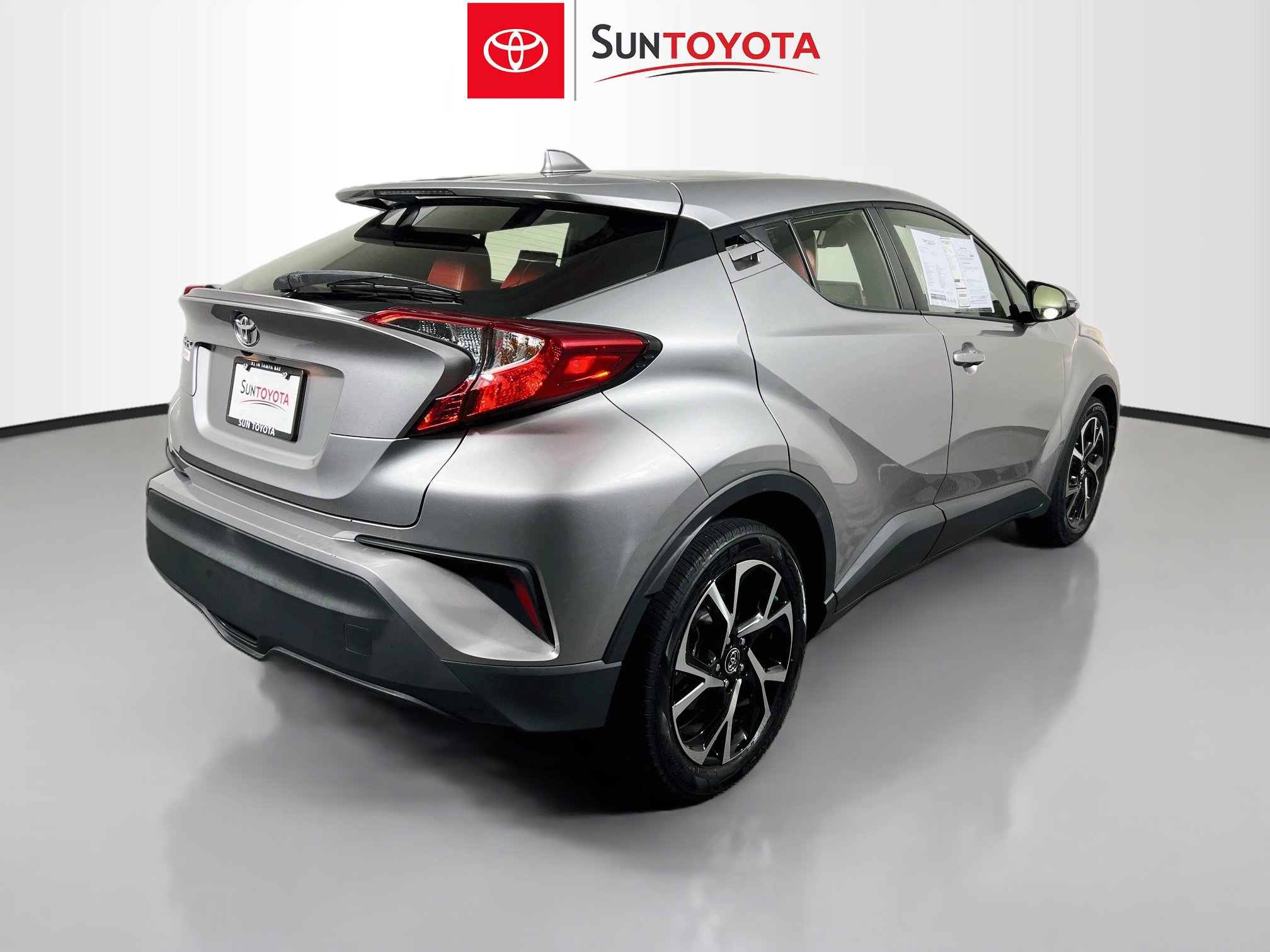 Used 2019 Toyota C-HR XLE FWD image 4