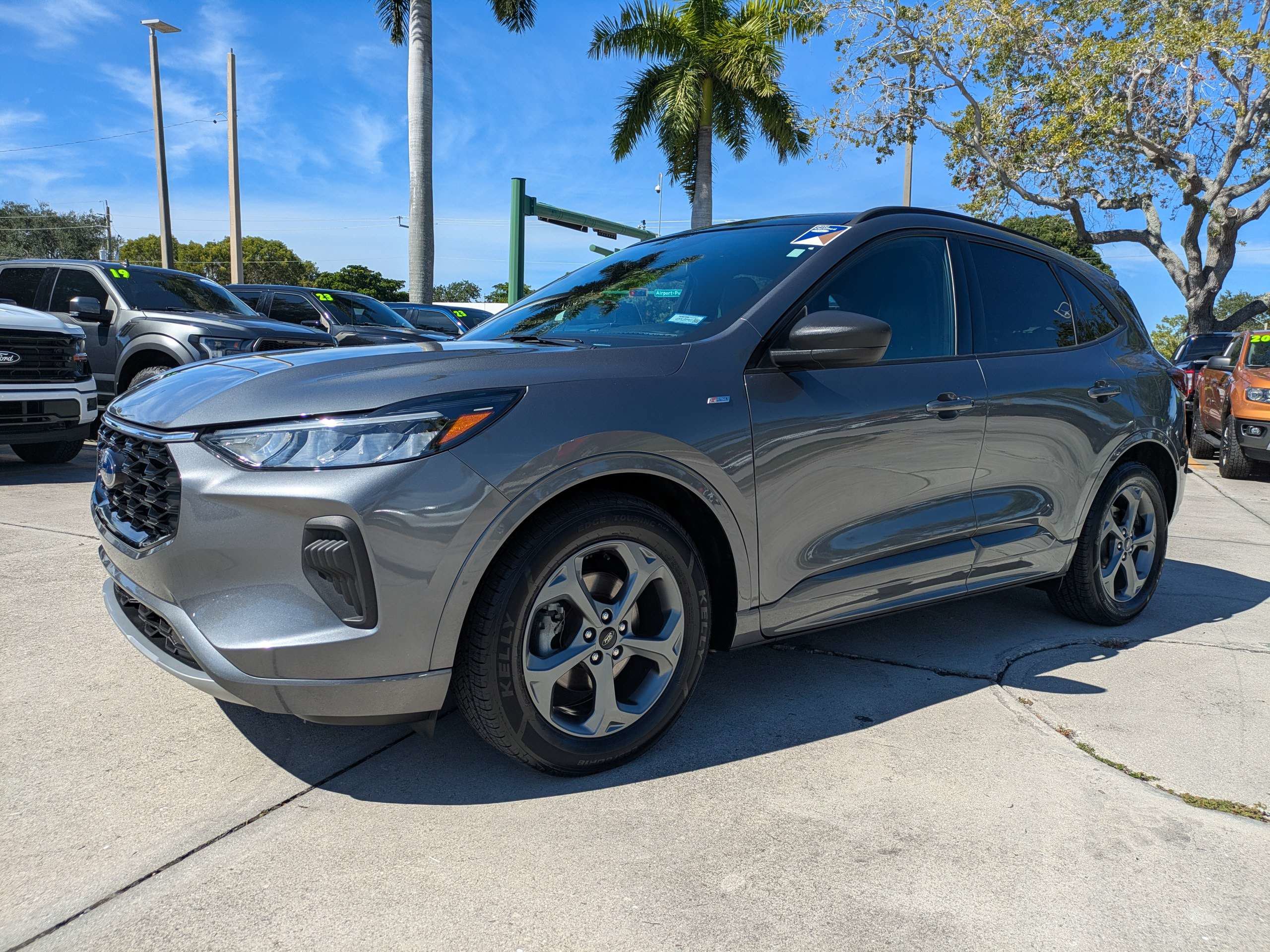 Used 2023 Ford Escape ST-Line w/ Tech Pack #1 FWD image 7