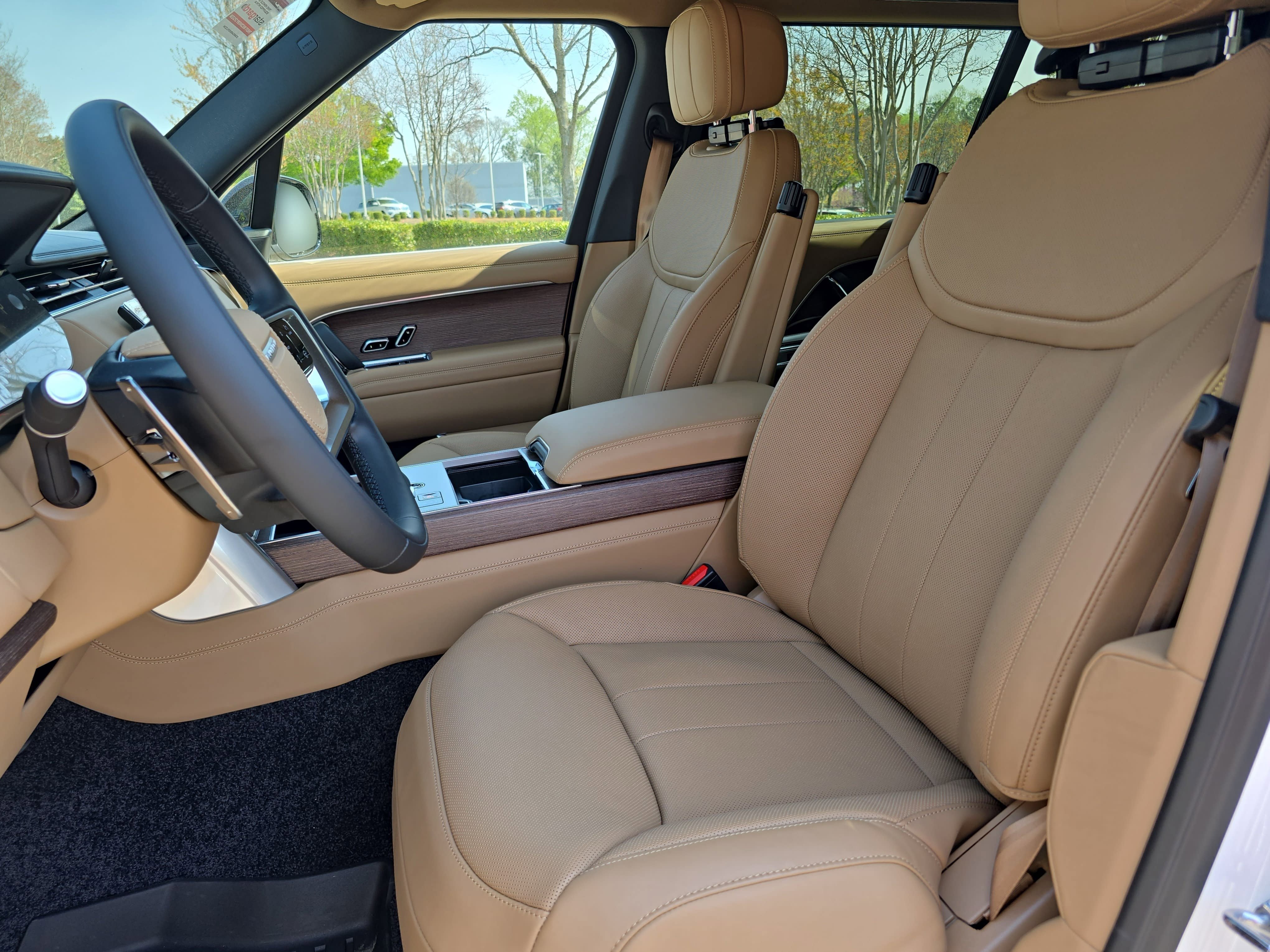 New 2026 Land Rover Range Rover Long Wheelbase SE AWD/4WD image 16