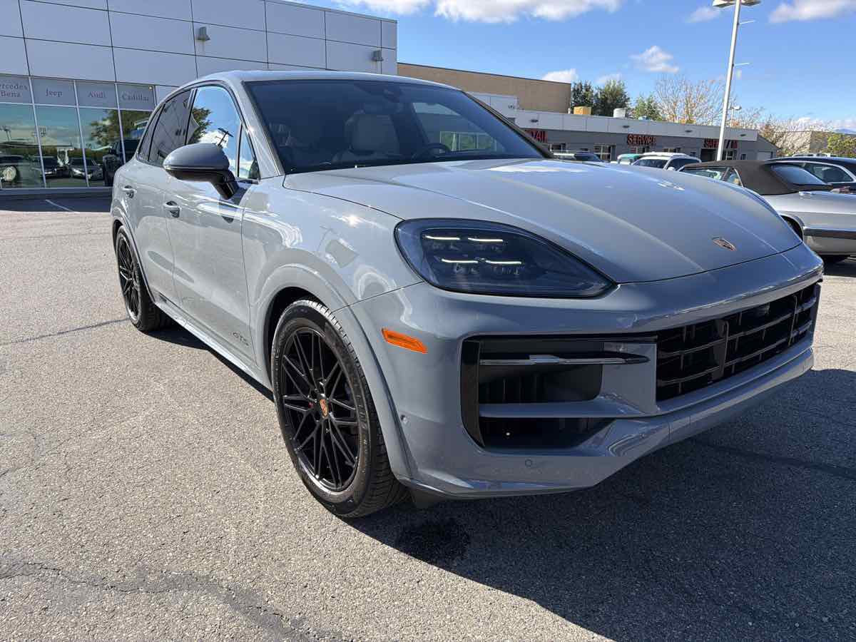 Used 2026 Porsche Cayenne GTS AWD/4WD image 9