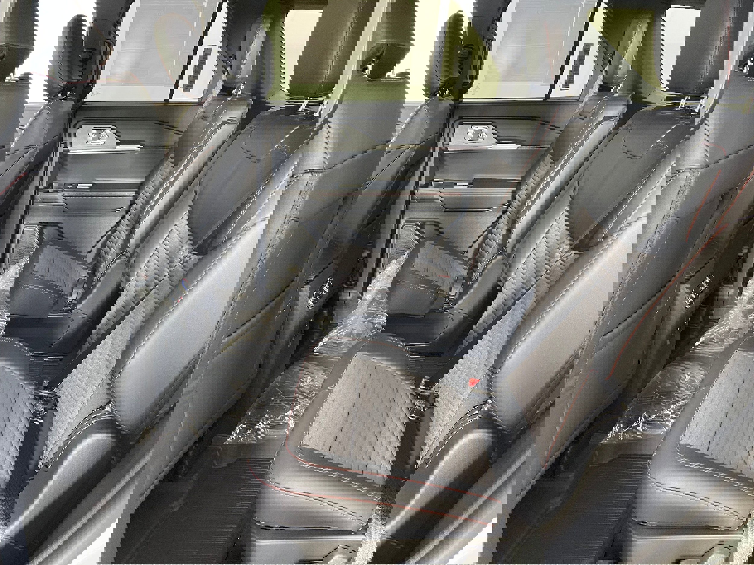 New 2026 Ford Explorer ST-Line w/ ST-Line Street Pack image 4