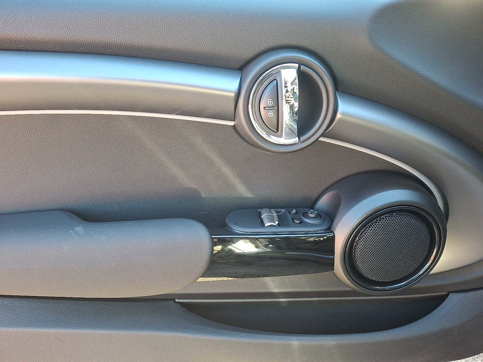 Certified 2024 MINI Cooper 2-Door Hardtop image 12