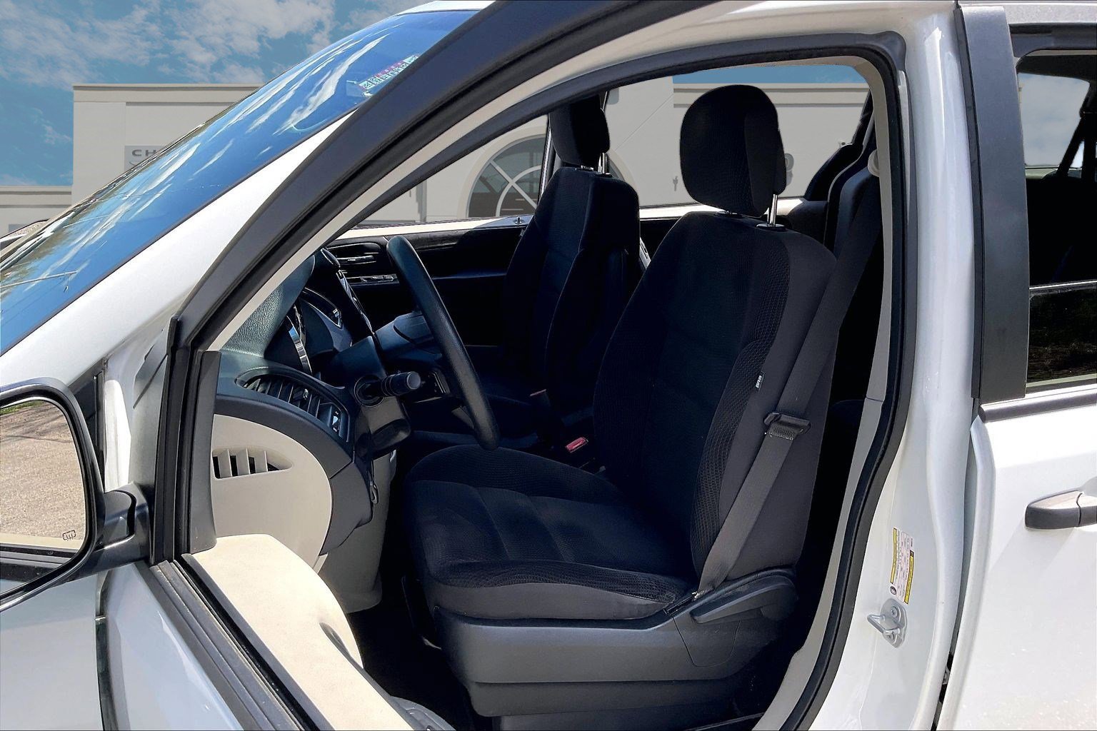 Used 2019 Dodge Grand Caravan SE FWD image 22