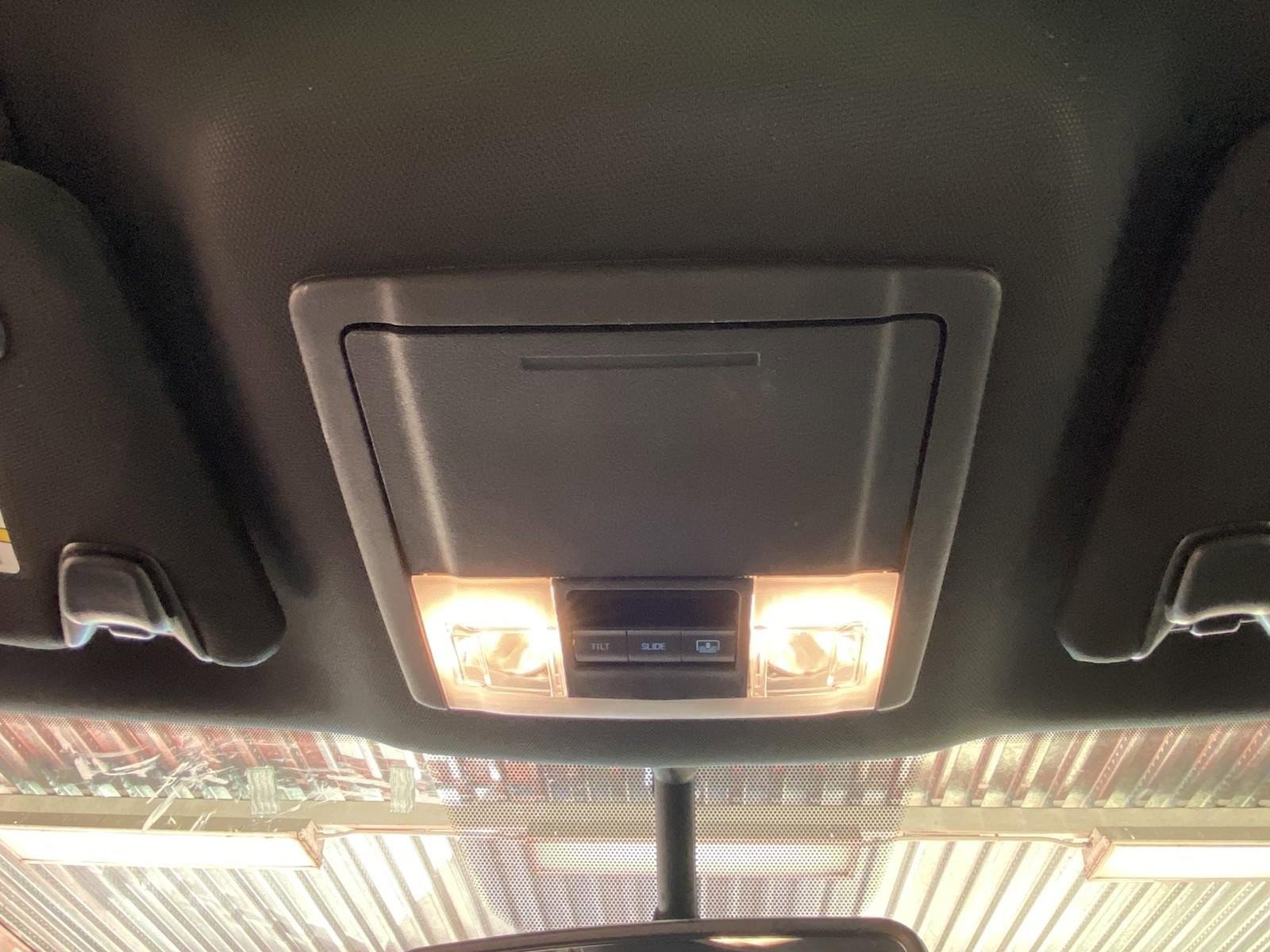 Used 2018 Ford Explorer XLT w/ Equipment Group 202A AWD/4WD image 32