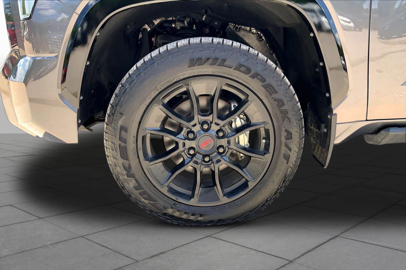 Used 2025 Toyota Tundra Platinum w/ TRD Off-Road Package AWD/4WD image 11