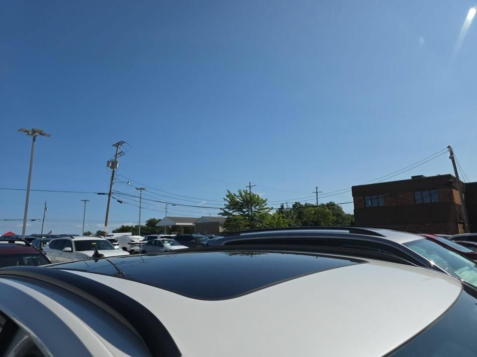 Used 2023 Volkswagen Atlas Cross Sport SEL R-Line AWD/4WD image 9