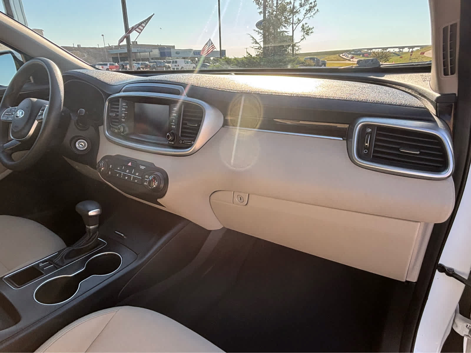 Used 2020 Kia Sorento LX FWD image 11