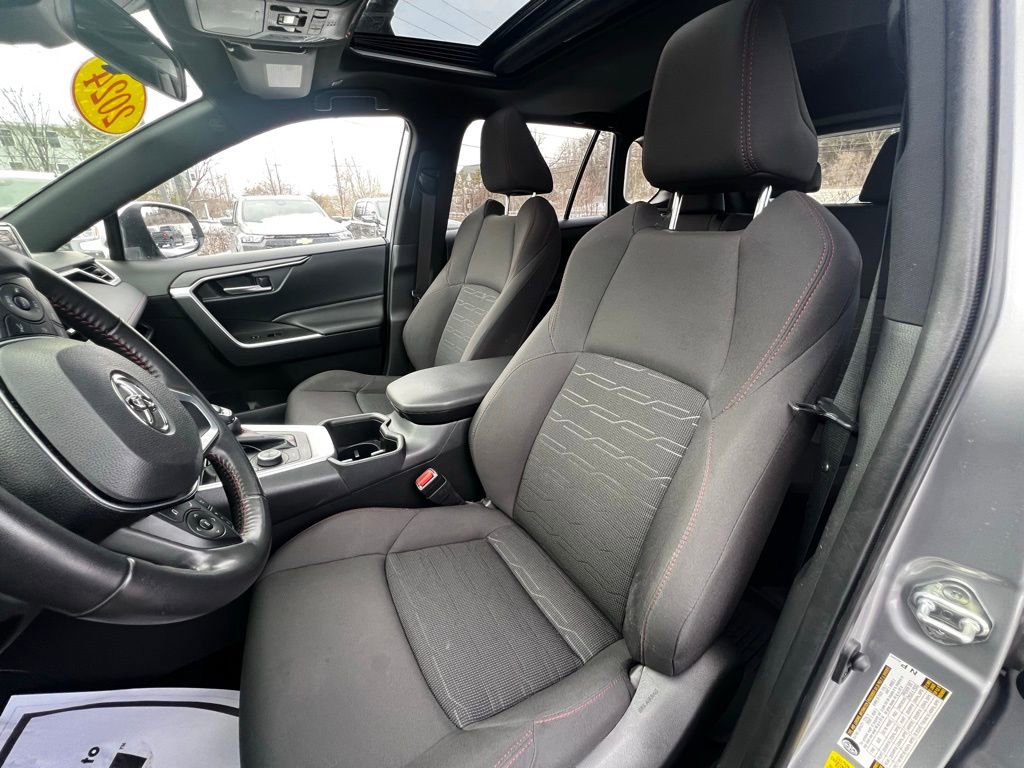 Used 2024 Toyota RAV4 SE image 9