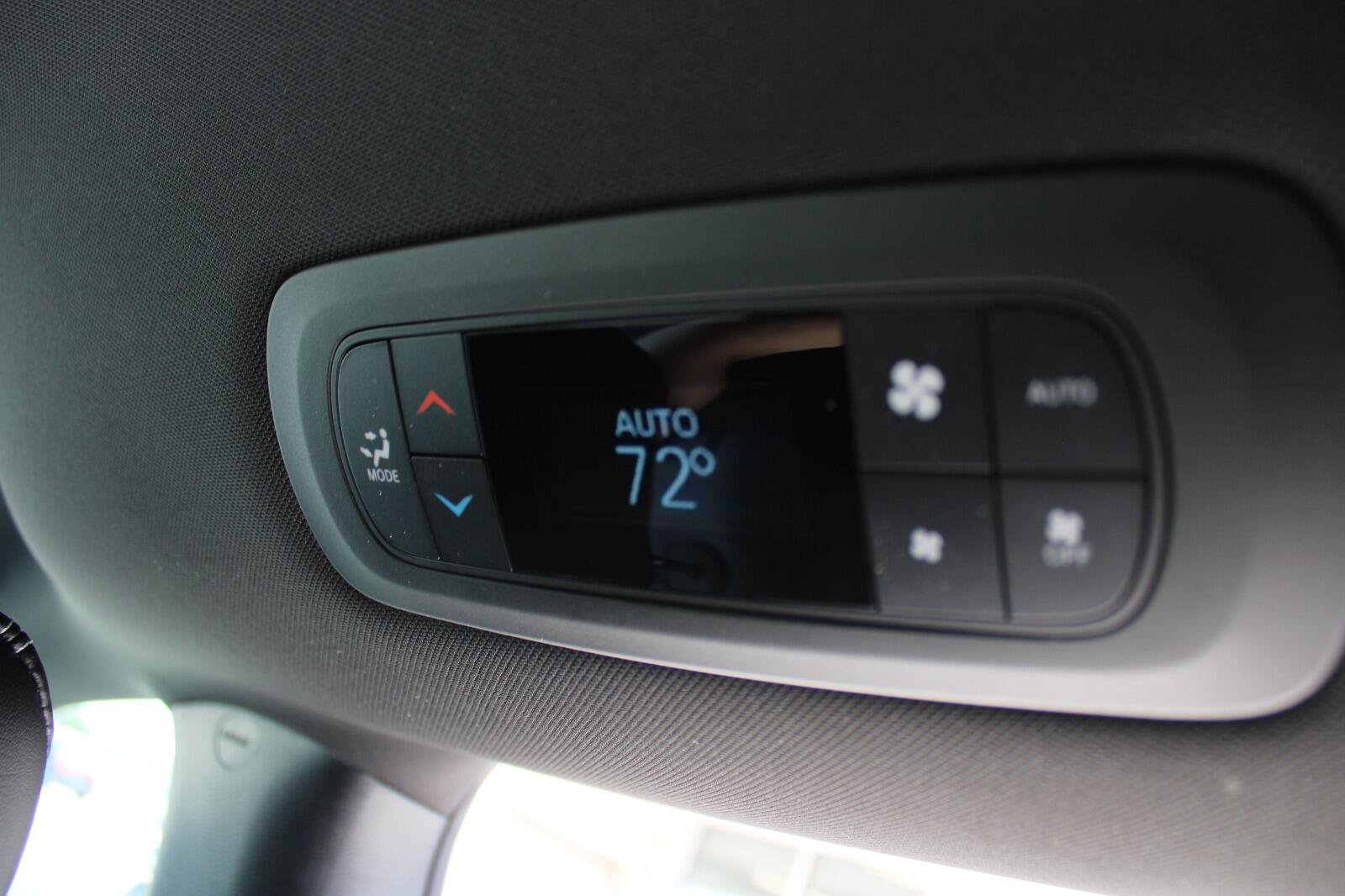 New 2027 Chrysler Pacifica Select FWD image 26