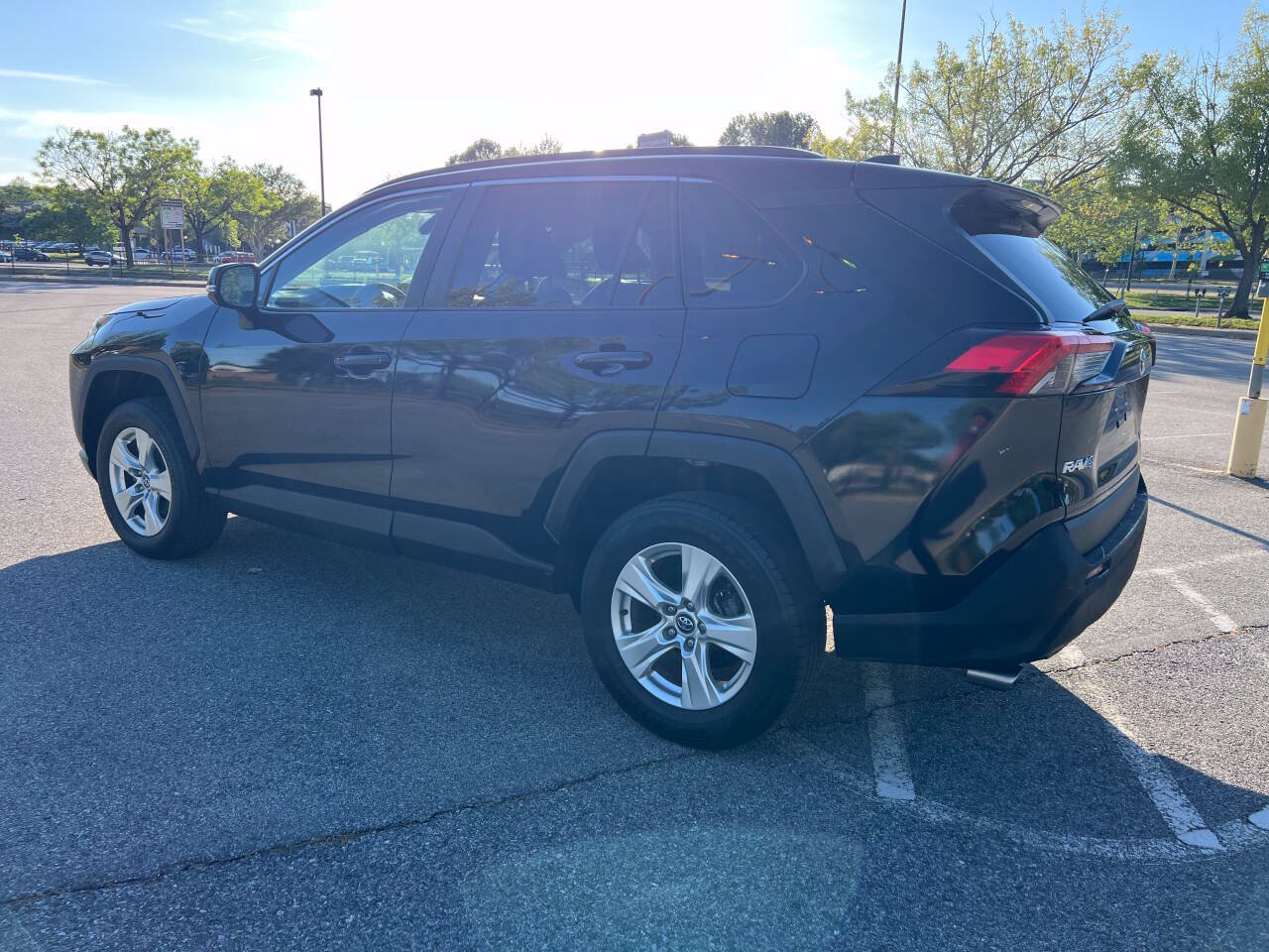 Used 2021 Toyota RAV4 XLE AWD/4WD image 7
