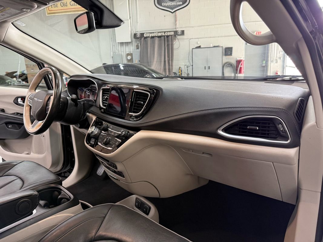 Used 2020 Chrysler Pacifica Limited FWD image 20