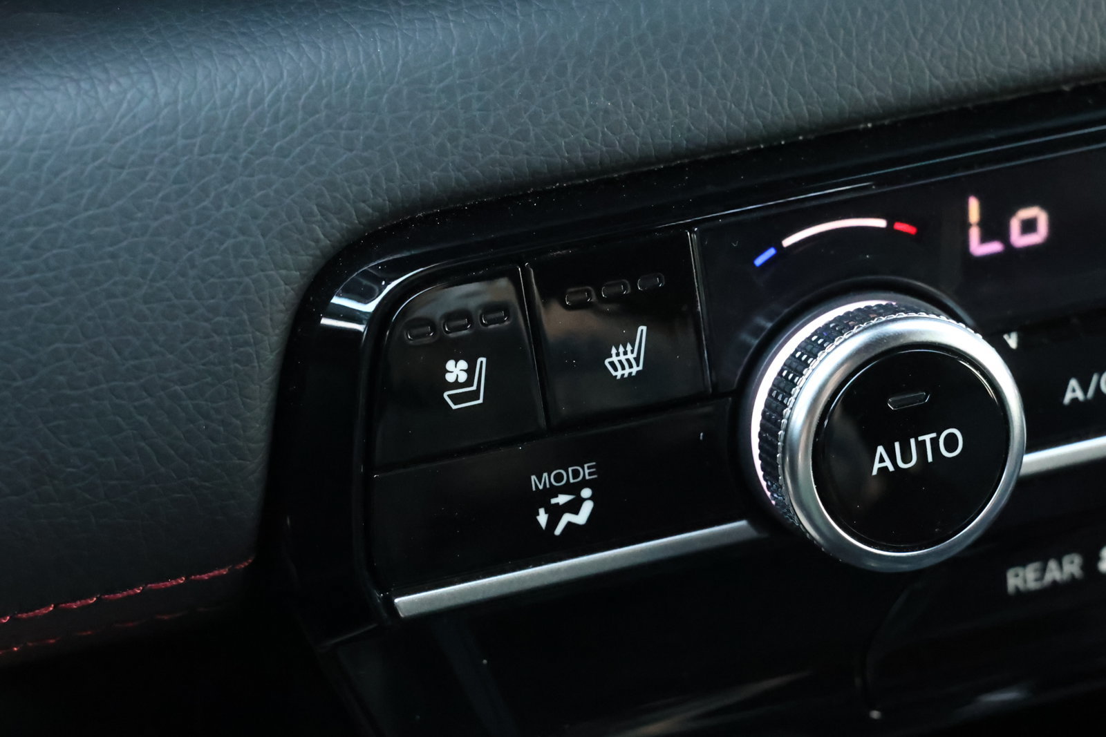 Used 2025 Honda Pilot Black Edition image 5