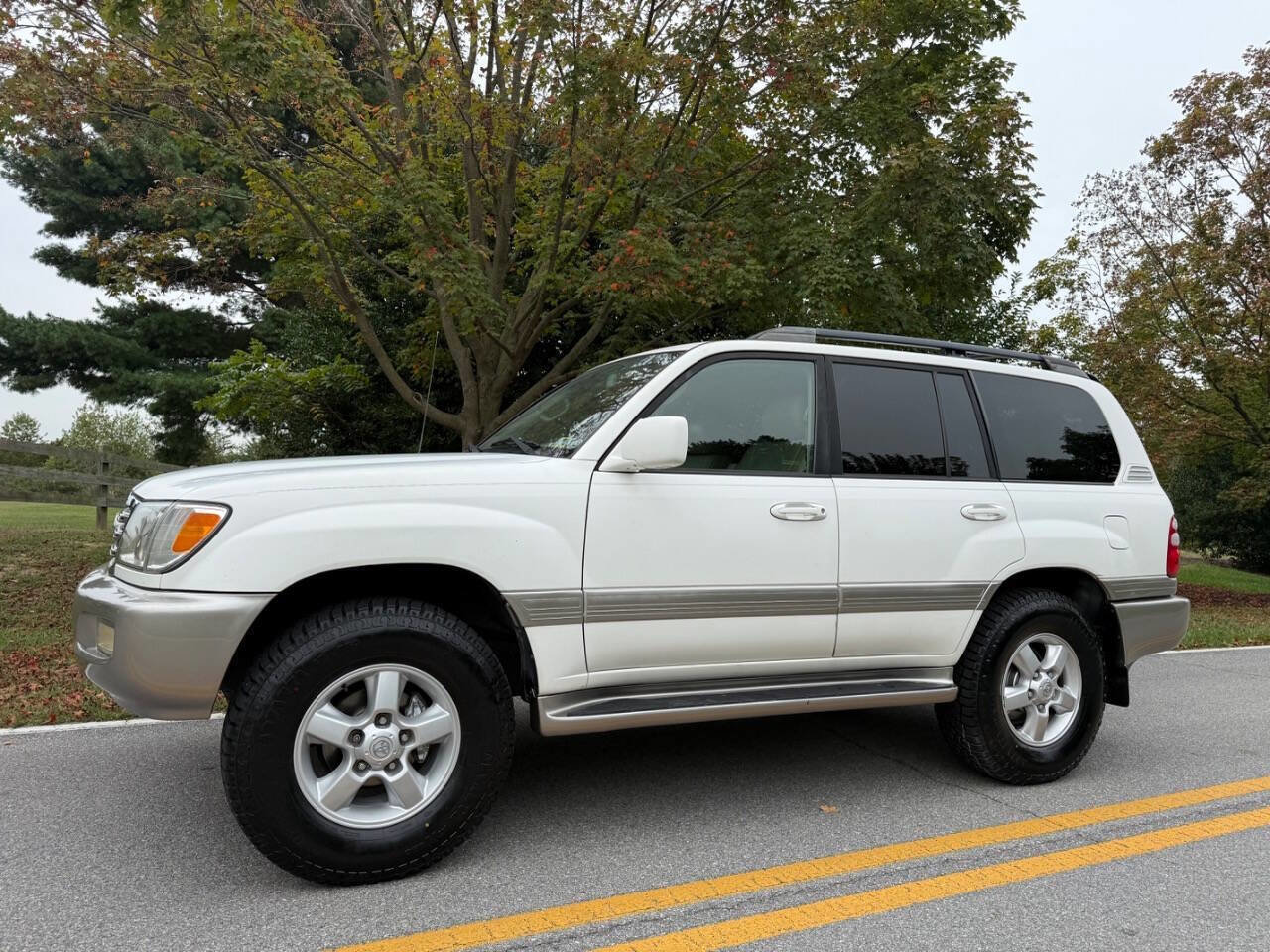 Used 2004 Toyota Land Cruiser image 2