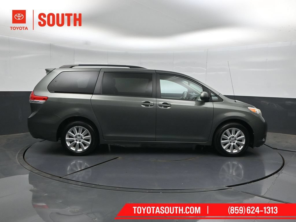 Used 2014 Toyota Sienna LE AWD/4WD image 3