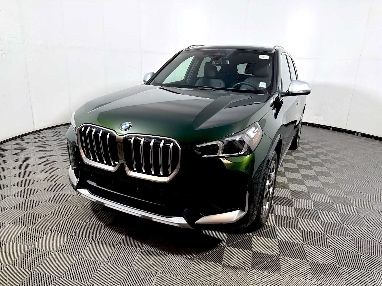 Used 2023 BMW X1 xDrive28i w/ Convenience Package AWD/4WD image 3