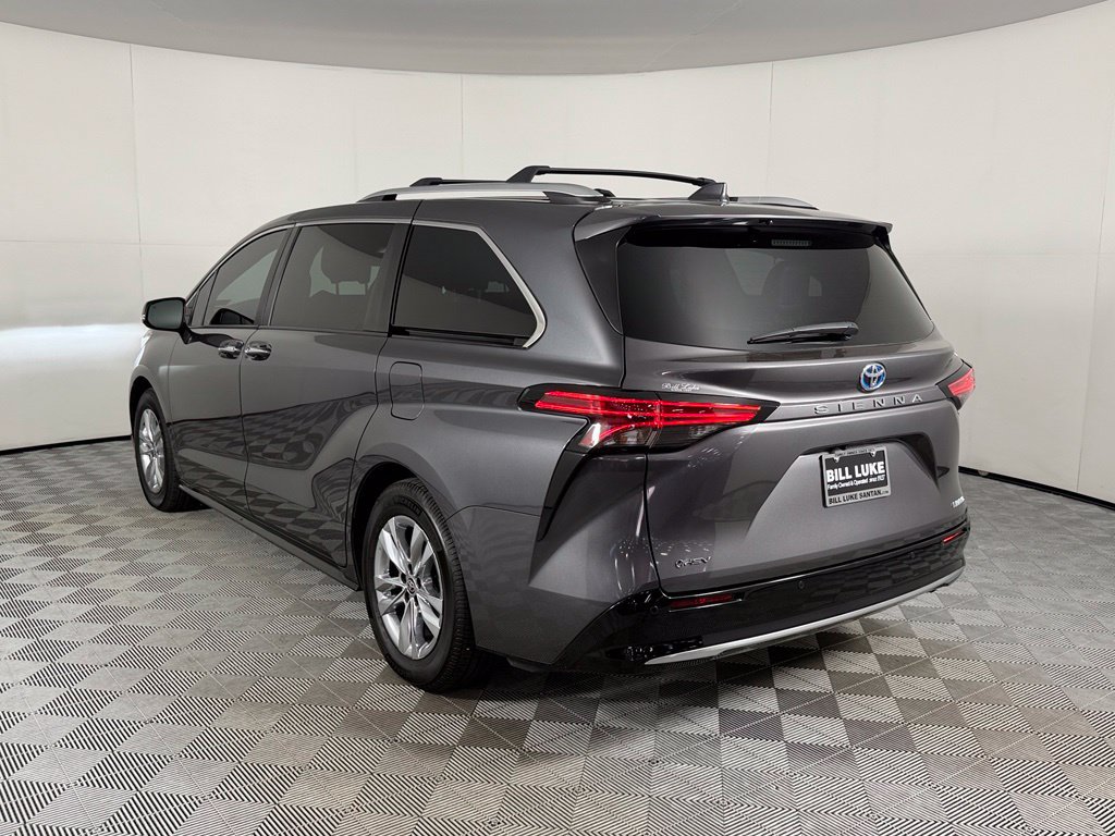 Used 2025 Toyota Sienna Limited FWD image 9