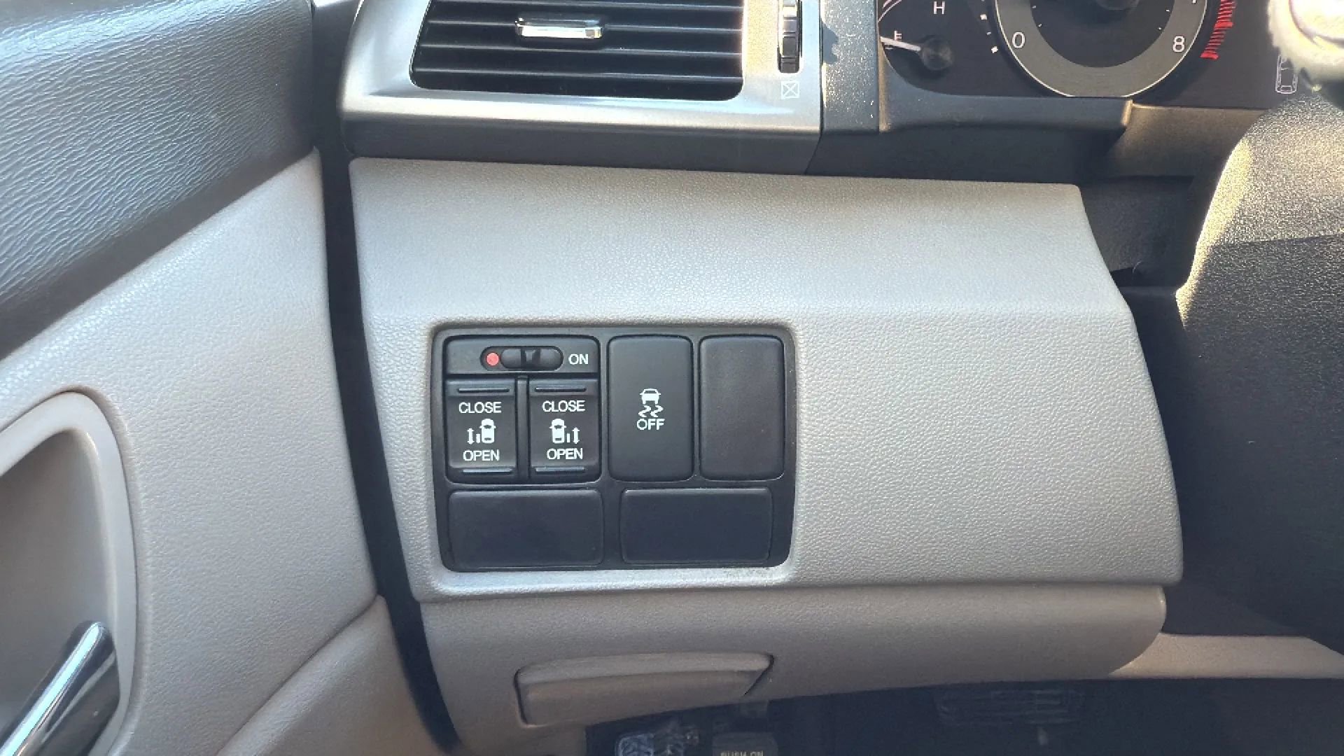 Used 2016 Honda Odyssey SE image 15