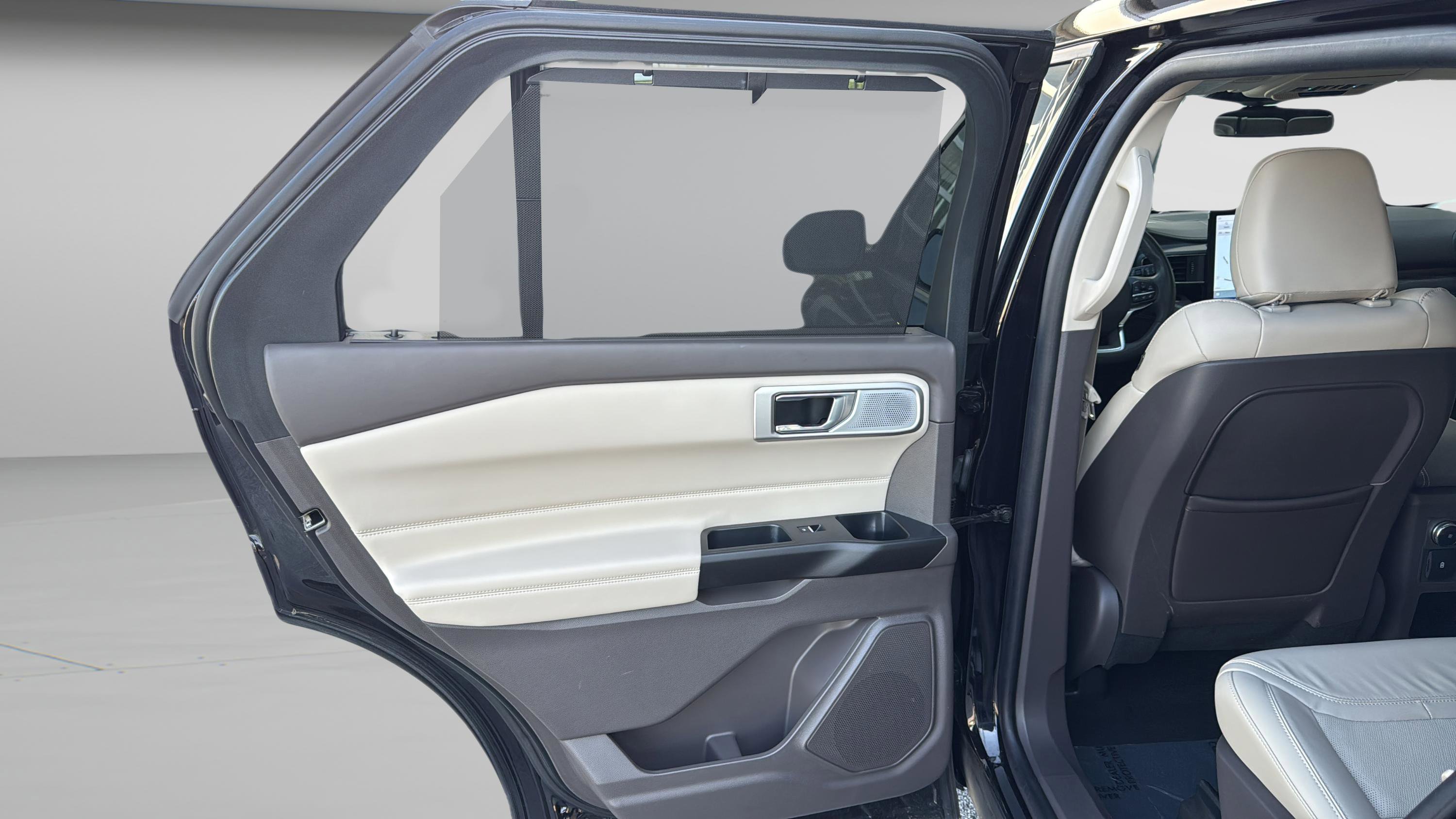 Used 2020 Ford Explorer Platinum w/ Premium Technology Package image 30