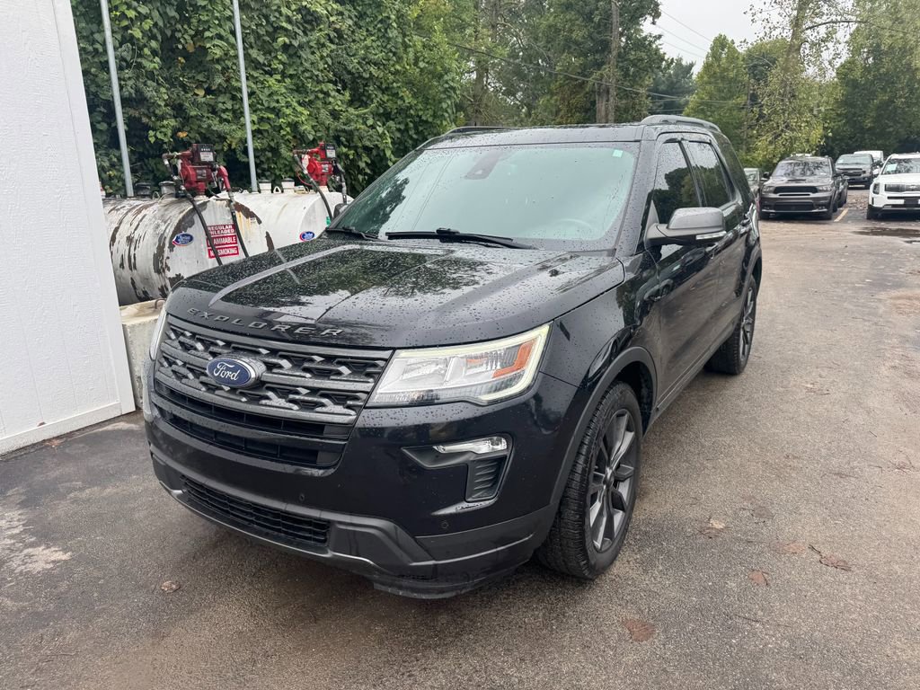 Used 2019 Ford Explorer XLT w/ Equipment Group 202A image 3