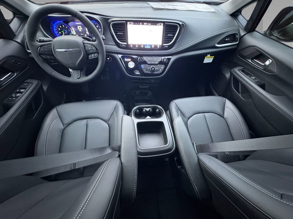 New 2026 Chrysler Pacifica Select image 3