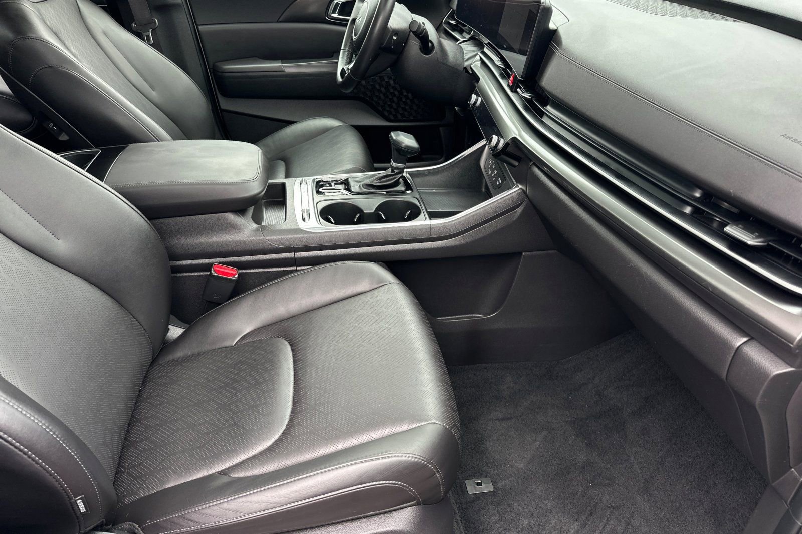 Used 2025 Kia Carnival SX w/ SX Dark Edition Package FWD image 16